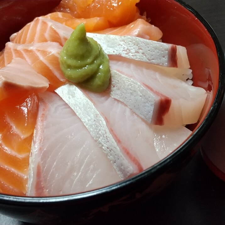 サーモンとカンパチの2色海鮮丼 レシピ 作り方 By ゾルマッグ小腸液e Epsilon 楽天レシピ サーモンとカンパチの2色海鮮丼 レシピ 作り方 By ゾルマッグ小腸液e Epsilon 楽天レシピ